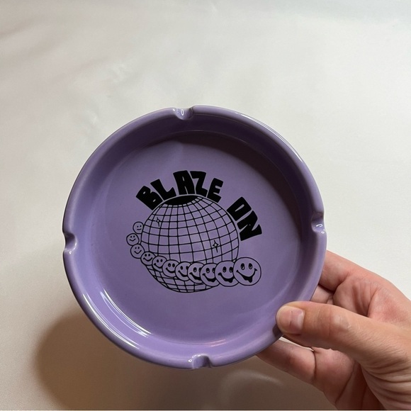 Urban Outfitters Blaze Day Disco Ball Smiley Face Retro Checkerboard Ashtray NWT - Picture 8 of 16